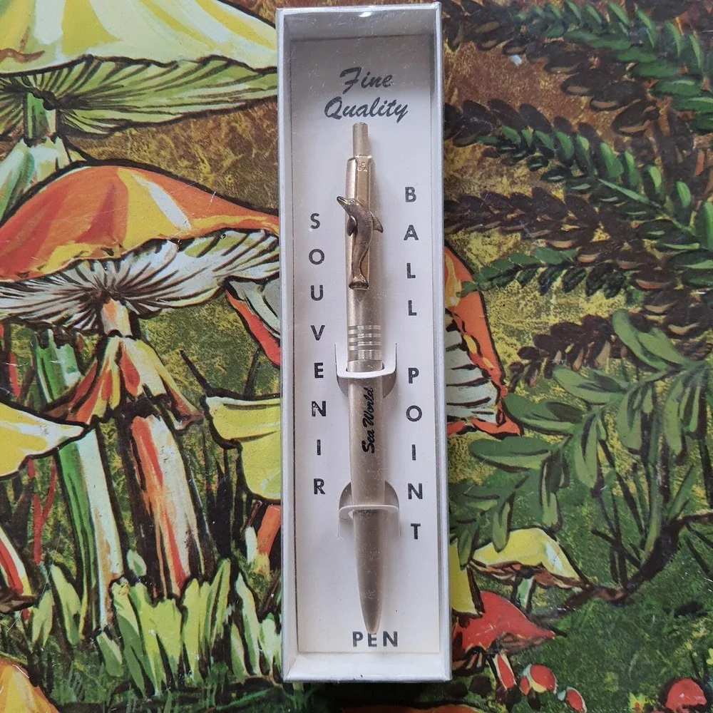 Vintage Sea World Souvenir Ball Point Pen USA Gold Tone With Dolphin In Org. Box